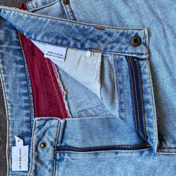 Vintage 90s Calvin Klein Jeans Denim shorts with pink embellishment Size 6-7 - Picture 5 of 5